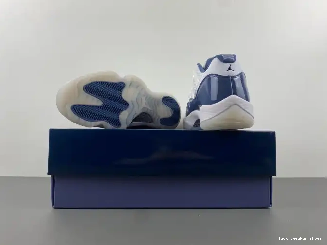 Reps LUCY 11 Jordan Low (2024) Navy Retro Midnight FV5104-104 0608
